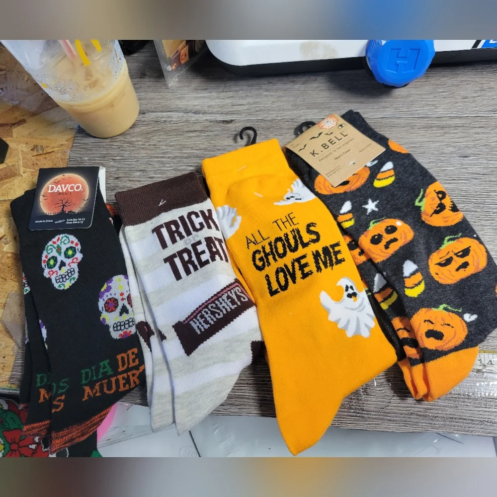 4 Pair NEW Mens Crew Socks Halloween Size 10-13
